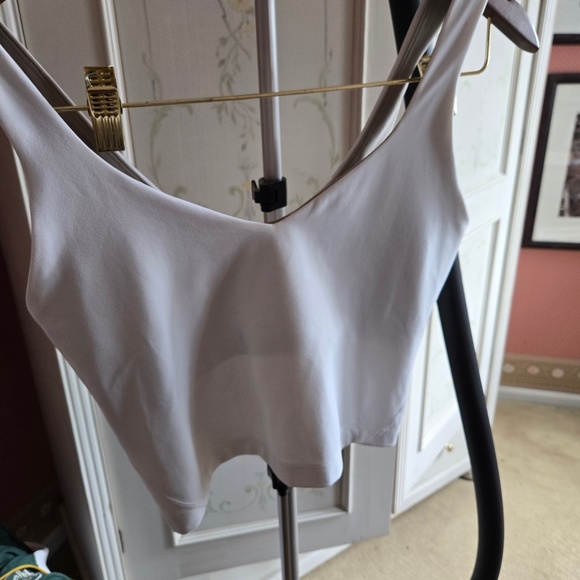 LULULEMON. White top. - Picture 2 of 7